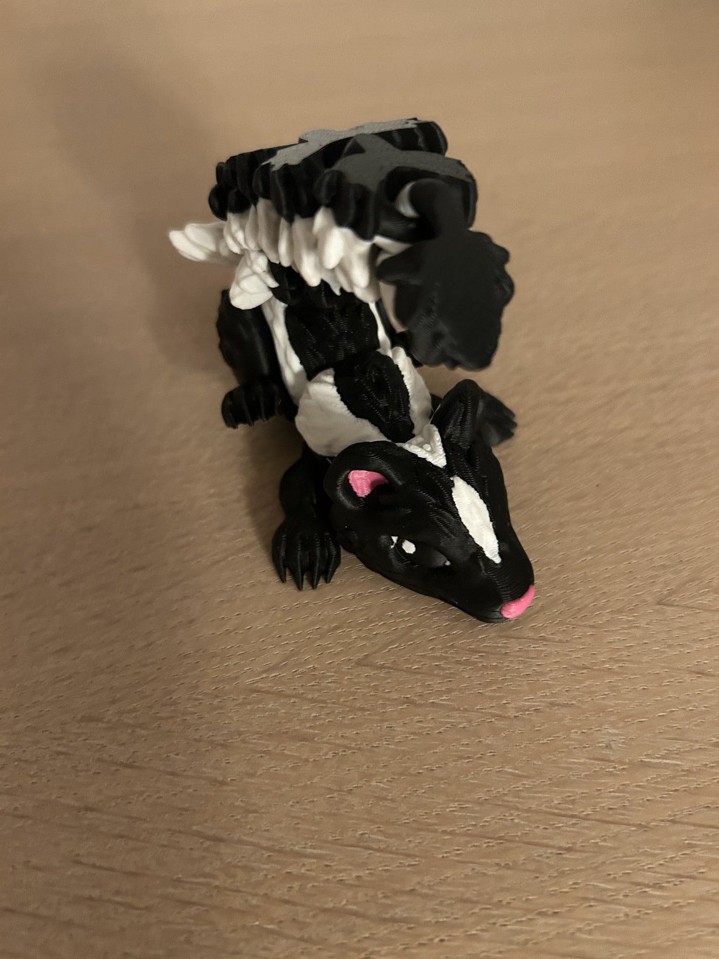 Stinkdyr – Sjov, dekorativ figur som vækker smil